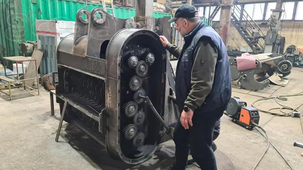 Предлагаем просеивающий ковш, смазывать не надо вообще